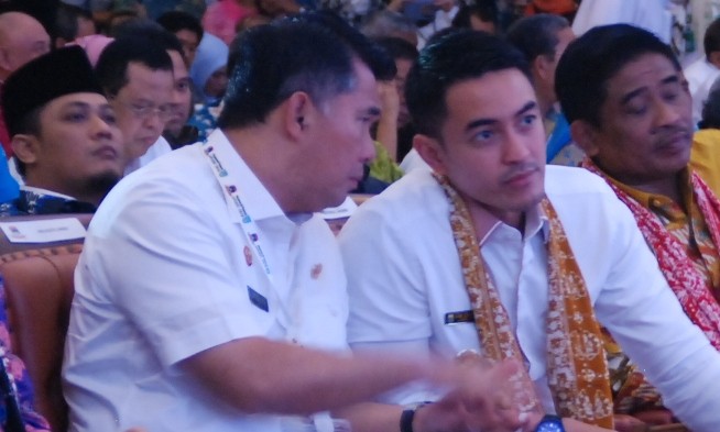 Walikota Jambi SY Fasha dan Gubernur Zumi Zola di acara Apeksi di ACC