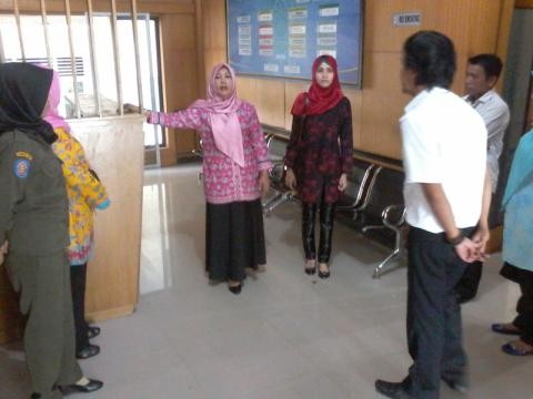 Ibu Bupati dan Wabup Tanjabtim saat meninjau persiapan HKP dan PEDA