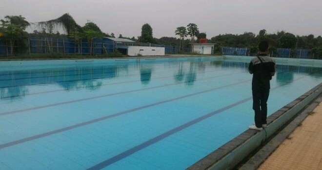 Kolam renang bantuan Kementrian RI.