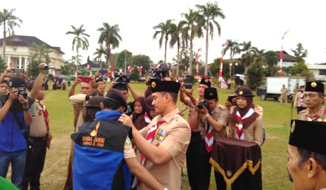 Gubernur Jambi, Zumi Zola resmi melepas 460 orang kontingen Pramuka Jambi.