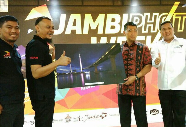 Walikota Jambi Sy Fasha, saat menghadiri pembukaan Jambi Photo Week, Sabtu (13/8).