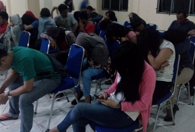 Puluhan warga ini dijaring petugas saat razia di sejumlah kosan di Kota Jambi Selasa dini hari tadi (6/8) karena tidak dapat menunjukkan identitas