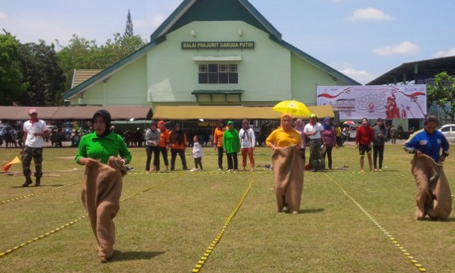 Kegiatan Agustusan yang digelar BUMN di Makorem Garuda Putih Jambi Rabu (17/8)
