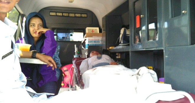 peserta upacara yang pingsan di lapangan Kantor Gubernur Jambi.