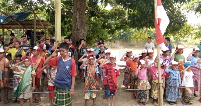 Puluhan Anak-anak di Pemayung Memperingati HUT RI ke 71.