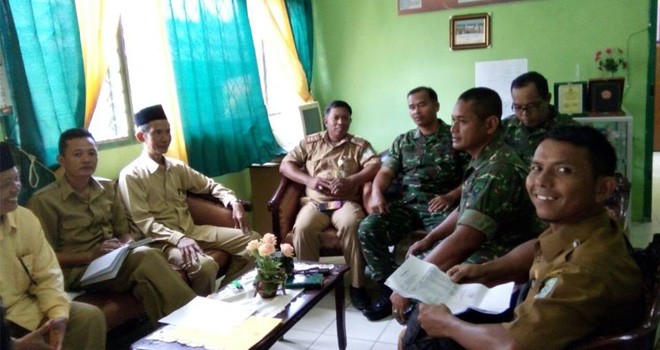 Danramil 08/Danau Teluk bekerjasama dengan SMAN 7 Kota Jambi dalam memprakarsai budidaya jagung Hibrida, Selasa (23/08).