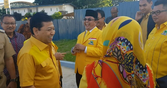 Setnov disambut IW dan  petinggi Golkar Jambi di bandara STS Jambi