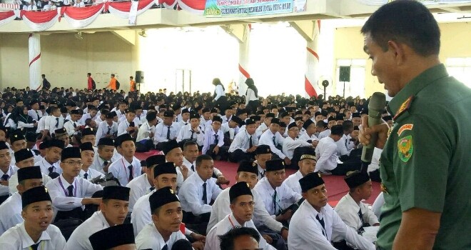 Komandan Korem 042/Garuda Putih, Kolonel Inf Refrizal memberikan kuliah umum.