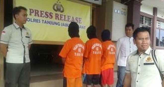 Pelaku yang berhasil diamankan Anggota Polres Tanjab Barat.