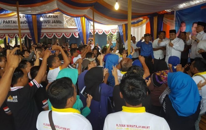 Bacakada Muaro Jambi, Ivan Wirata dan Dodi Sularso saat menerima rekomendasi NasDem. Pasangan idola pastikan tiket pertama maju di Muaro Jambi