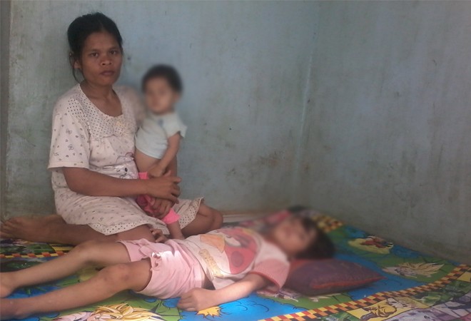 Boru (Dwi Septiani Zaluhu) yang mengidap penyakit langka.