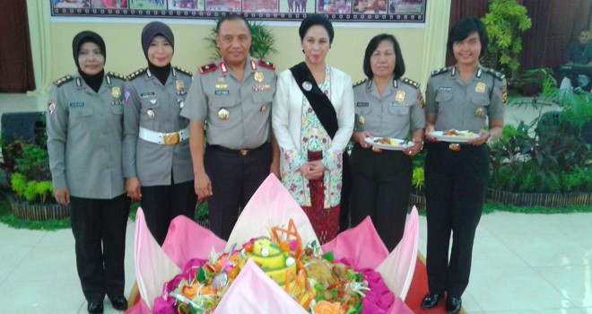 Syukuran Hari Ulang Tahun (HUT) Polwan yang ke 68 di Aula Mako Brimobda Jambi.