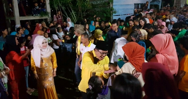 IW disambut ribuan masa.