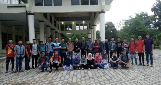 Foto bersama Himpunan Mahasiswa Danau Kerinci (HMDK) Provinsi Jambi.