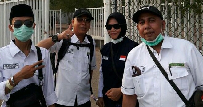 Petugas Kloter 20 EHA Jambi saat melakukan survey di lokasi Padang Arafah kemarin.