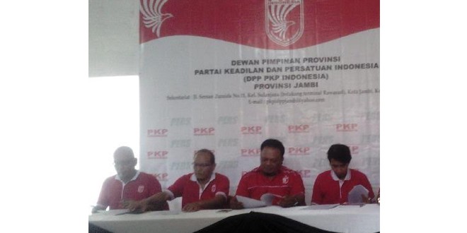 DPD PKPI Provinsi Jambi saat jumpa pers, Kamis (8/9).