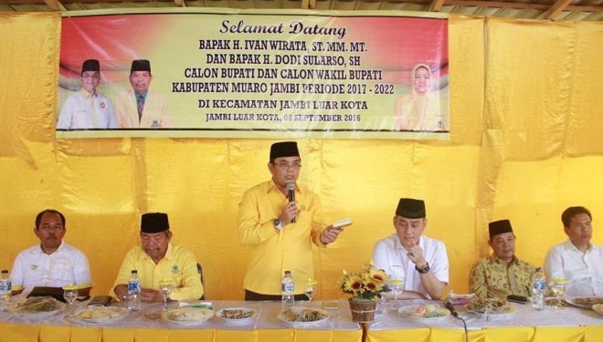 Pasangan Idola saat bersosialisasi dengan kader Golkar se Kecamatan Jaluko