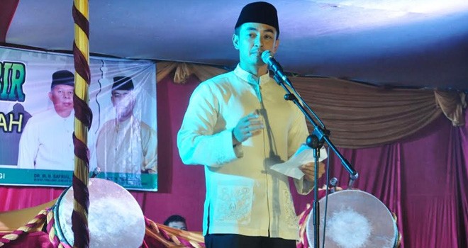 Zola dalam Pembukaan Festival Beduk dan Baca Takbir Remaja Mesjid Agung Al - Istiqomah Kuala Tungkal.