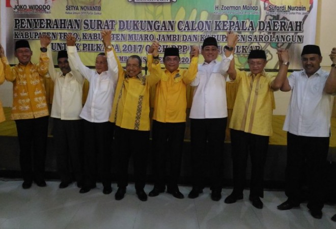 Cabup Golkar untuk Pilkada Jambi jilid II saat penyerahan rekomendasi dukungan di DPD I Golkar Provinsi Jambi