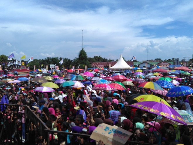 Ribuan massa menyemut di lapangan Aksodano Sengeti 