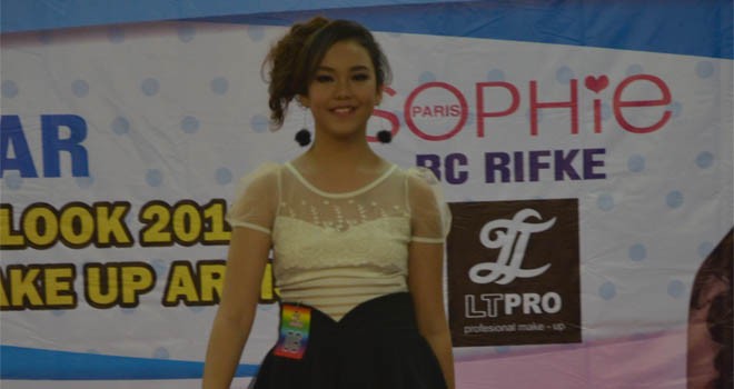 Tiara Defa Nasution terpilih sebagai Juara di Ajang Pemilihan Icon Indonesia Top Model di Rumah Kito Resort Hotel Kota Jambi, Minggu (18/9)