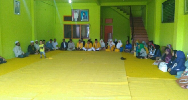 IW bersama Tim berdoa bersama sebelum mendaftar di KPU