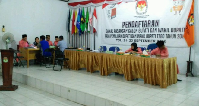 Proses pendaftaran Hamdi-Harmain malam ini.