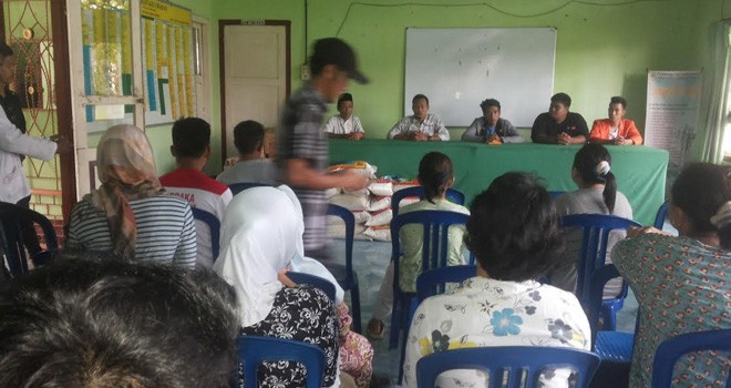 PMII & Mahasiswa PGSD Unja Beri Bantuan ke Korban Kebakaran di Muara Sabak Timur.