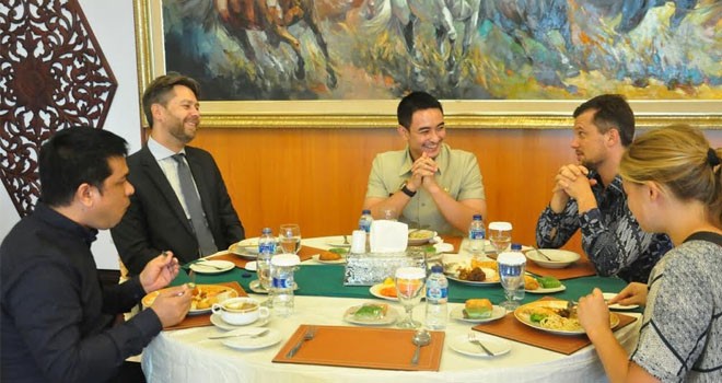 Gubernur Jambi, H. Zumi Zola bersama Duta Besar Denmark untuk Indonesia, Selasa (27/9).