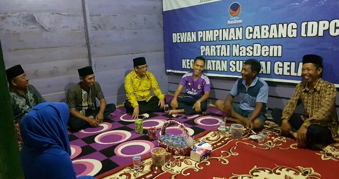 Bertempat di Desa Petaling Kec.Sei Gelam IW bersilaturahmi dg pengurua DPC partai Nasdem.