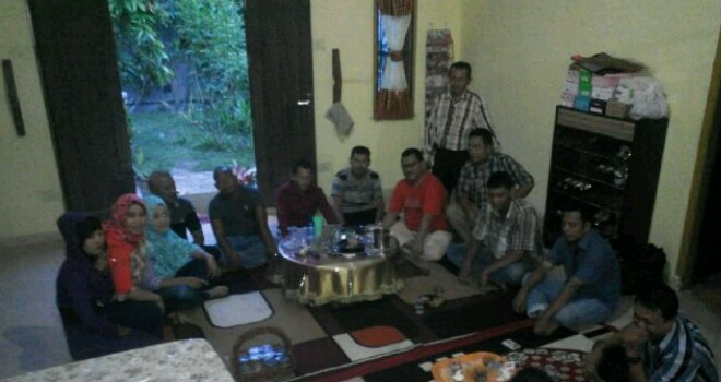 Puluhan tim setia Asad Isma saat melakukan pertemuan di Kediamannya.