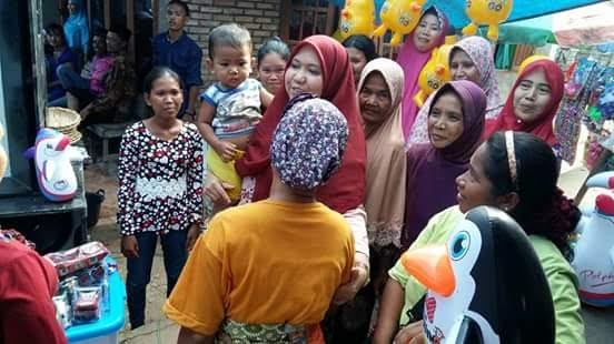 Masnah Busro saat berada ditengah masyarakat guna menyerap aspirasi.