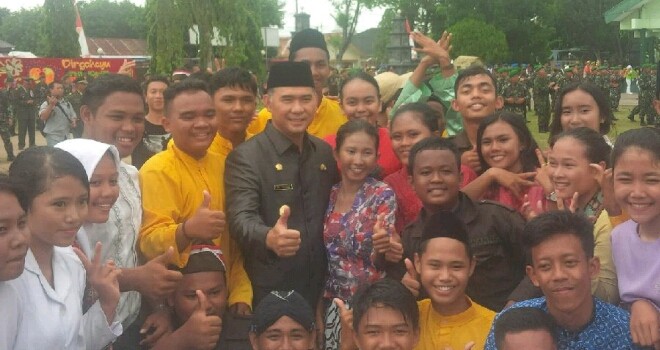 Walikota Fasha Selfie bersama Peserta Drama Perjuangan Sultan Thaha.