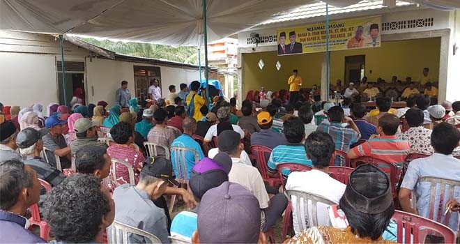 IW bersama DPD Golkar Muaro Jambi saat sosisalisasi di Desa Bukit Subur.