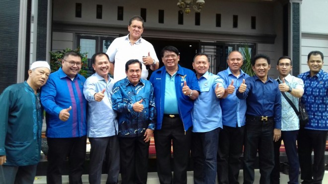 8 DPC Demokrat pendukung Burhanuddin Mahir di Musda Demokrat Provinsi Jambi bersama Sekretaris DPD Demokrat Provinsi Jambi Effendi Hatta