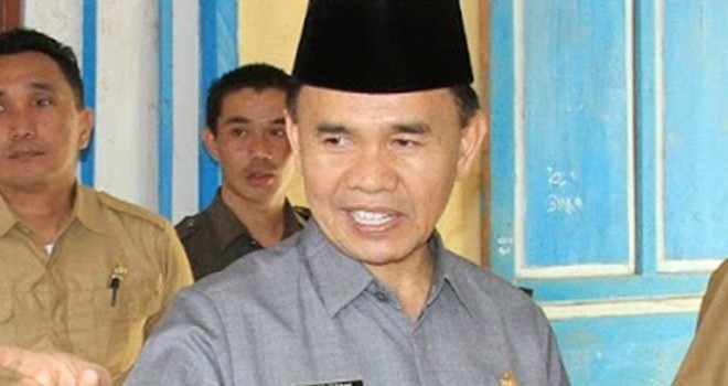 Bupati Kerinci, H. Adirozal.