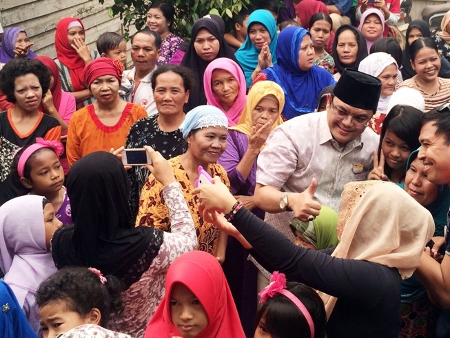 IW diajak foto selfie beberapa waktu lalu