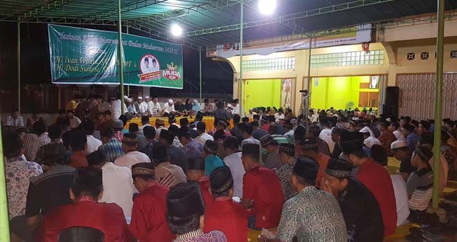 IW Muda Berjaya menggelar yasinan akbar dalam rangka menyambut bulan Muharram 1438 H, di posko utama pemenangan Idola, Rabu (12/10) malam.