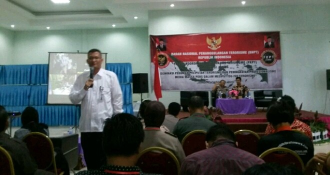 Seminar tersebut yang bertemakan Desiminasi Pedoman Peliputan Terorisme dan peningkatan Profesionalisme media massa pers