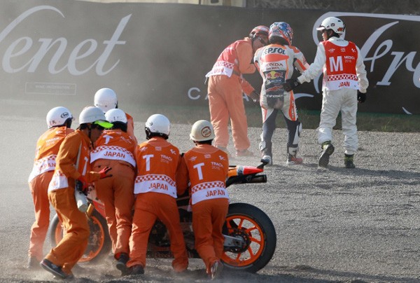 Dani Pedrosa, mengalami musibah di FP 2 MotoGP Jepang. Foto: crash