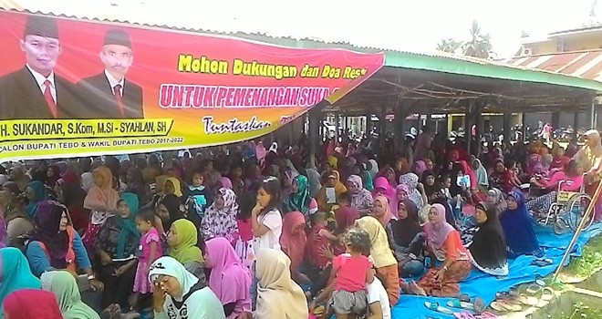 Tampak Ribuan Undangan yang menghadiri acara doa bersama Pemenangan Suka-Syahlan.