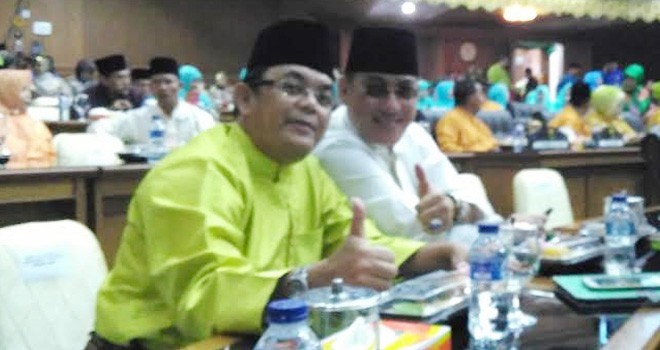 Pasangan Calon Bupati dan Wakil Bupati Muaro Jambi, Ivan Wirata (IW) dan Dodi Sularso (Pasangan Idola), menghadiri Rapat Paripurna Istimewa DPRD Muaro Jambi.