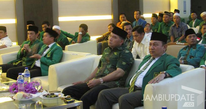 Ketua DPW PPP, Evi Suherman bersama Walikota Jambi, Sy Fasha pada pembukaan Muscab. Hadapi Pilwako, PPP berikan sinyal dukungan.