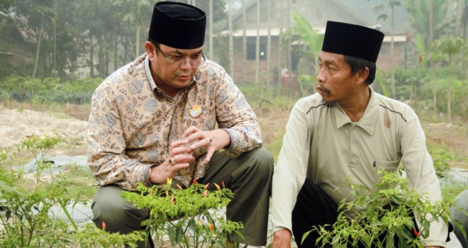H. Ivan Wirata, ST, MM, MT saat melakukan dialog dengan warga di Desa Parit, Kecamatan Sungai Gelam.