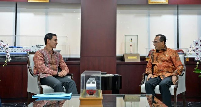 Gubernur Jambi, Zumi Zola saat bertemu Menteri Perhubungan RI, Budi Karya Sumadi.