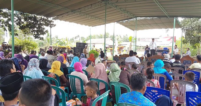 Pasangan Idola bersama DPD PKS Muaro Jambi menggelar sosialisasi di Desa Sungai Gelam.
