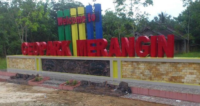 Tugu Selamat Datang Geopark Merangin.