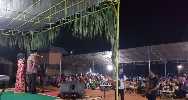 IW menghadiri acara pengukuhan Barisan Pemuda-Pemudi Perikanan (Baper) di Desa Medalo Darat.