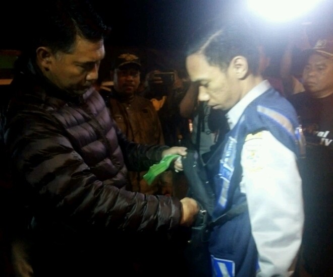 Walikota Jambi, SY Fasha saat memeriksa kantong Pegawai Dishub.