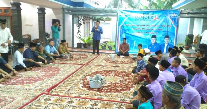 Penyerahan santunan anak yatim se Kota Jambi.